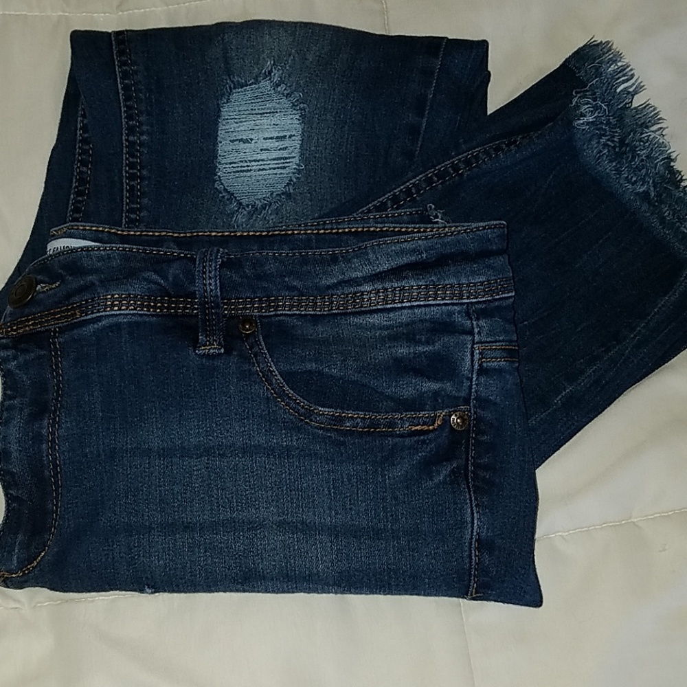 $7 ☆or 5 items for for $25☆ Distressed denim